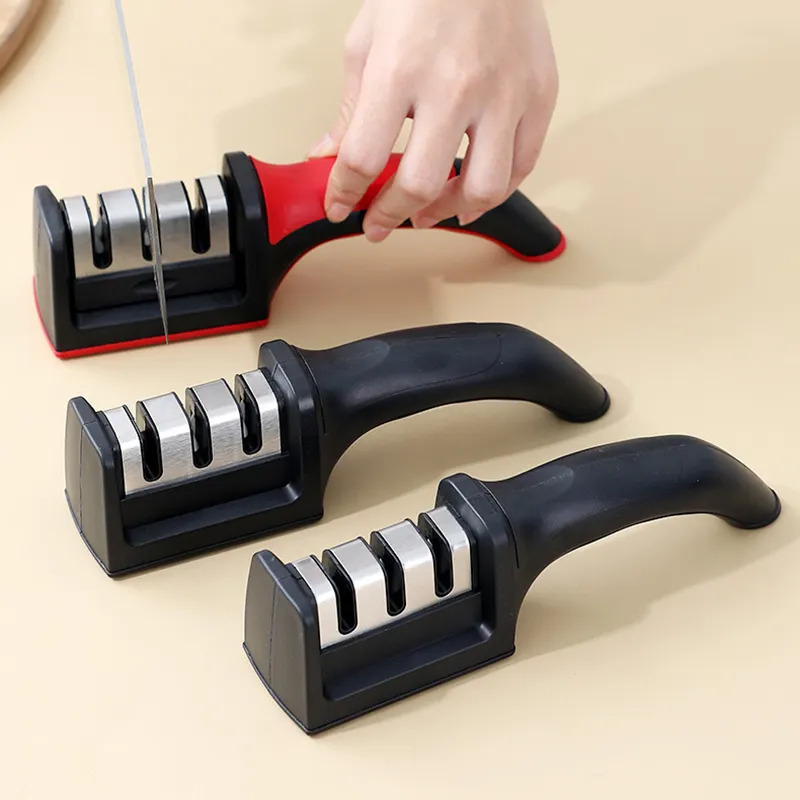 Messerschärfer - professioneller manueller Messerschärfer mit 3 Stufen in schwarz/rot