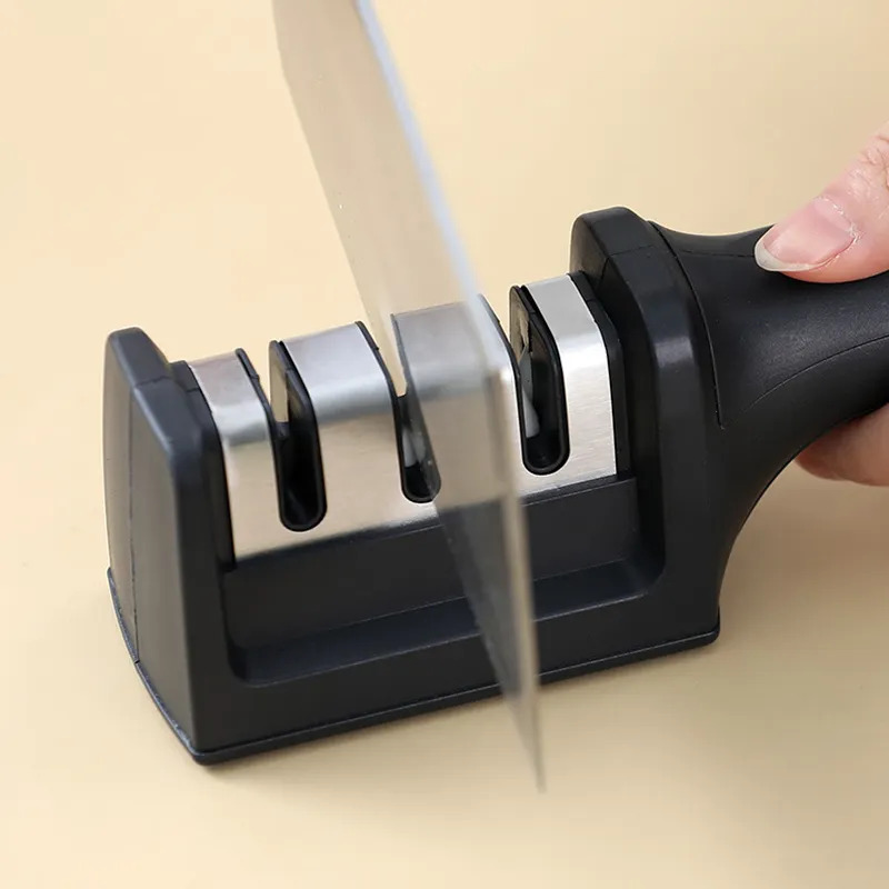 Messerschärfer - professioneller manueller Messerschärfer mit 3 Stufen in schwarz/rot
